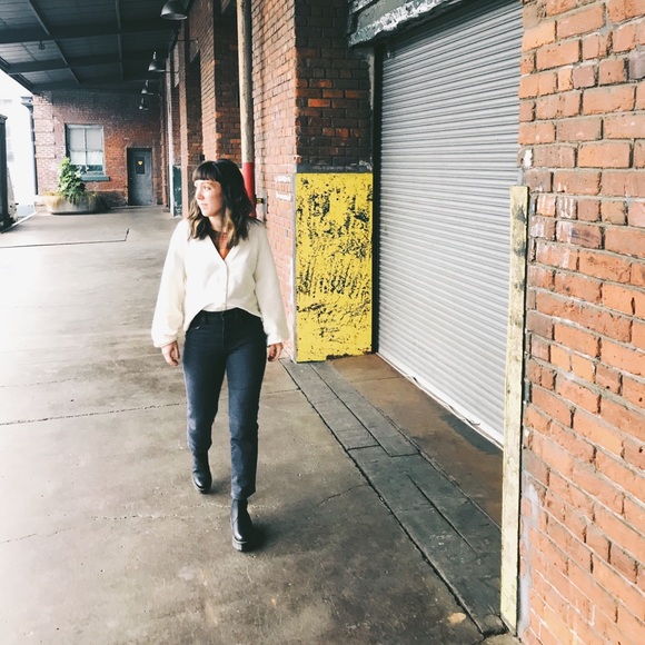 Meet your Posher, Lacey - Picture 2 of 2